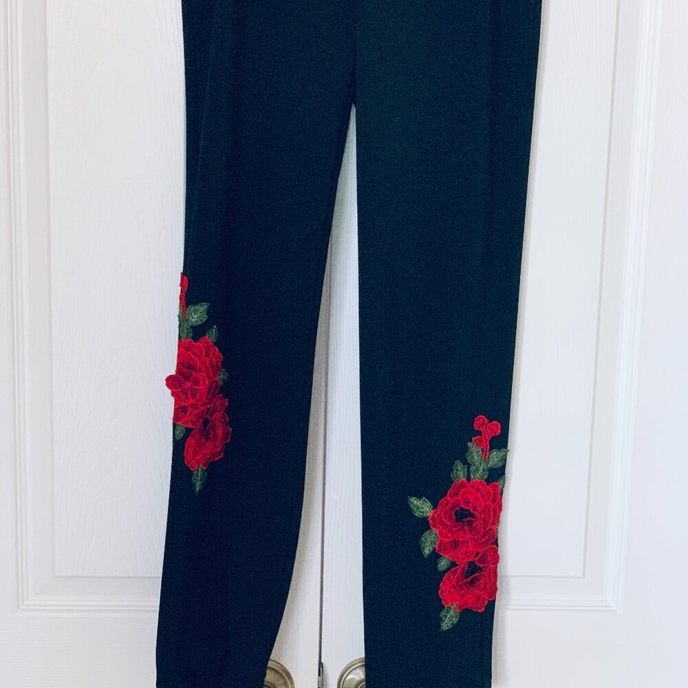 Joseph Ribkoff Black Stretch Pant with Beautiful Embroidered 3-D Rose Detail sz8